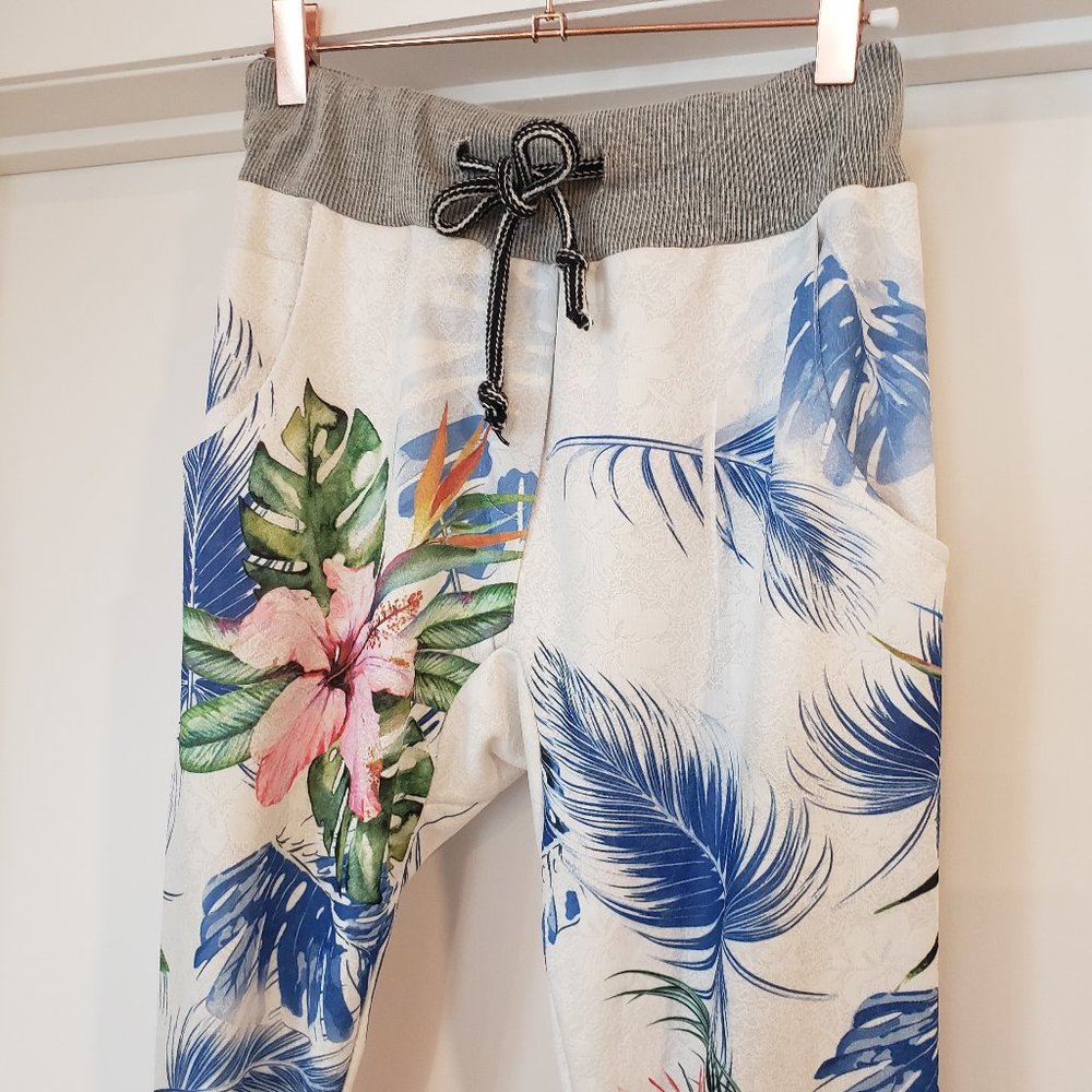 ANGELA MARA - floral jogging pants. Tsmall